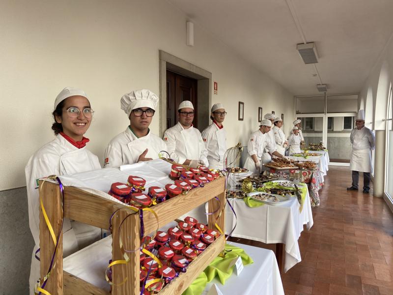 Escola de hotelaria de Fátima promove Mercadinho Doce